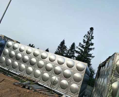 為什么不銹鋼水箱板材表面要設(shè)計(jì)鼓起來(lái)的形狀呢？